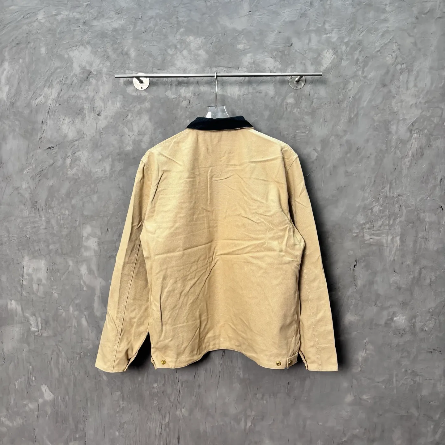 Main recommendation 📝05336# 153 Correct version·Seven-color lining mesh thin jacket 💥 Carhartt WIP Carhartt Detroit Retro Canvas heavy work jacket 🌈Color: Brown Purple White Black Petrol Blue Smoke Gray Size: S-XL Carhartt, founded in San Francisco, USA, is a clothing brand in the industrial era of the United States. It mainly produces work pants and work jackets. It is one of the suppliers of military clothing for the US military. To this day, Carhartt is still a street fashion brand with popularity and brand charm. If you talk about work wear-style clothing, you have to think of Carhartt. Carhartt is famous for manufacturing high-quality workwear with excellent quality, comfort and durability. Its products are mostly made of high-grade fabric materials and are suitable for all kinds of extremely harsh working environments.